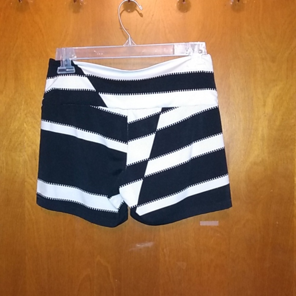 6/$20 Shorts - Picture 2 of 4